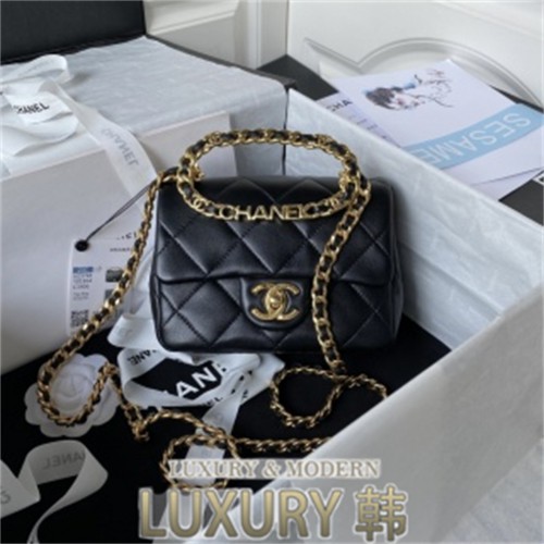 CHANEL 핸들 장식 미니 플랩 백