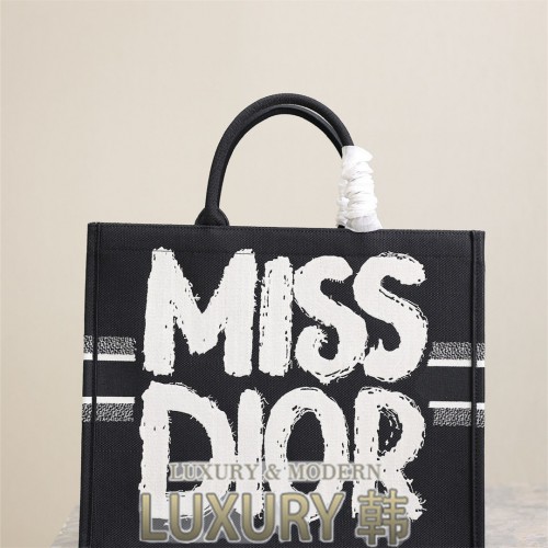 Miss Dior book tote 42 토트백