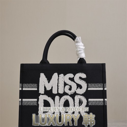 Miss Dior book tote 36 토트백