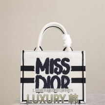 Miss Dior Mini book tote 26 토트백
