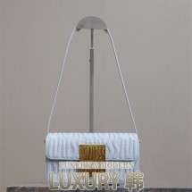 디올 Miss Dior 미디엄 플랩백