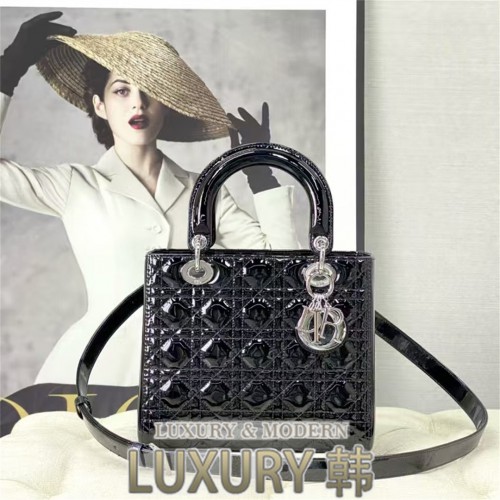Lady Dior 미디엄 백