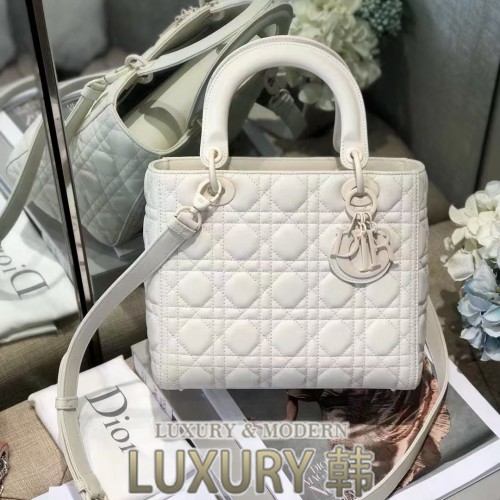 Lady Dior 미디엄 백