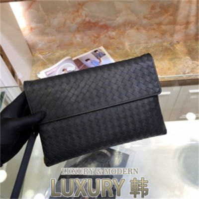 Bottega Veneta 클러치백