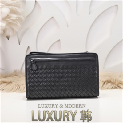 Bottega Veneta 클러치백