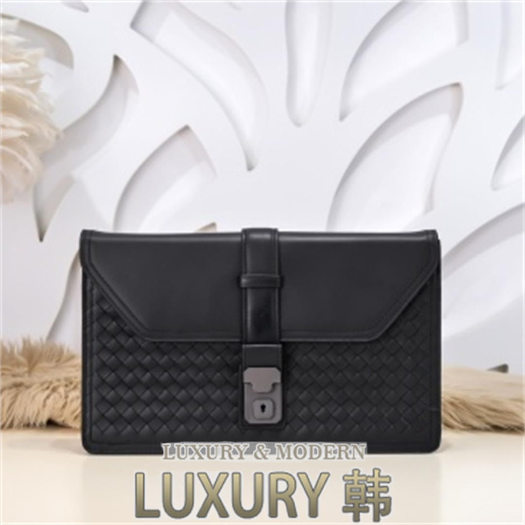 Bottega Veneta 클러치백