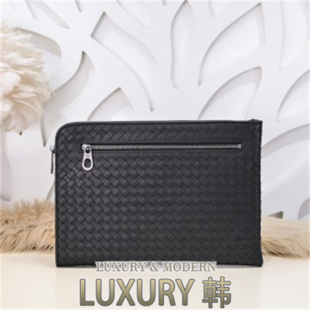 Bottega Veneta 클러치백