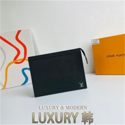 LOUIS VUITTON 클러치백
