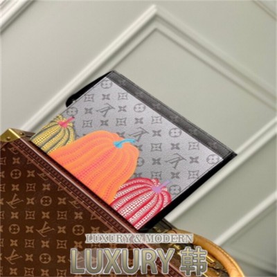LOUIS VUITTON 클러치백