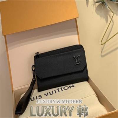 LOUIS VUITTON 클러치백