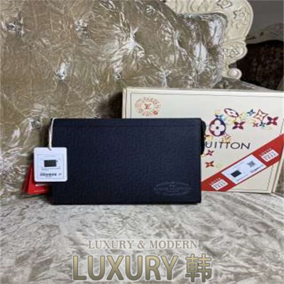 LOUIS VUITTON 클러치