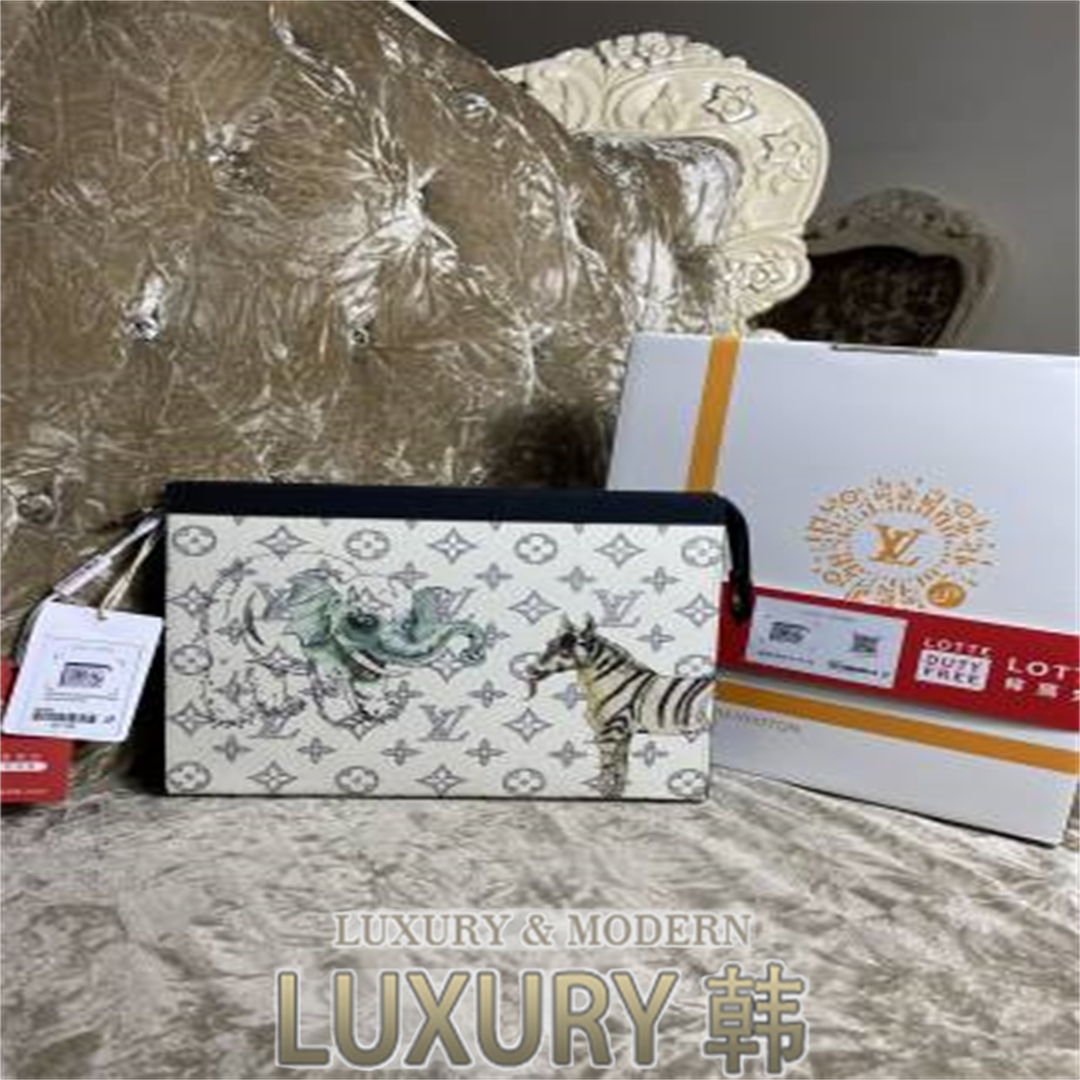 LOUIS VUITTON 클러치