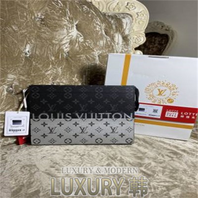 LOUIS VUITTON 클러치