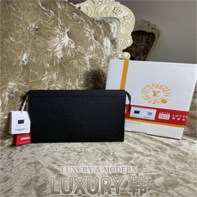 LOUIS VUITTON 클러치