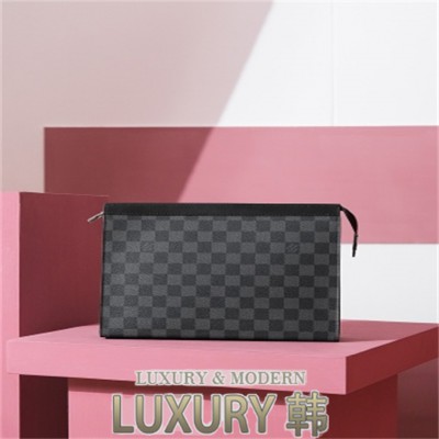 LV POCHETTE VOYAGE 클러